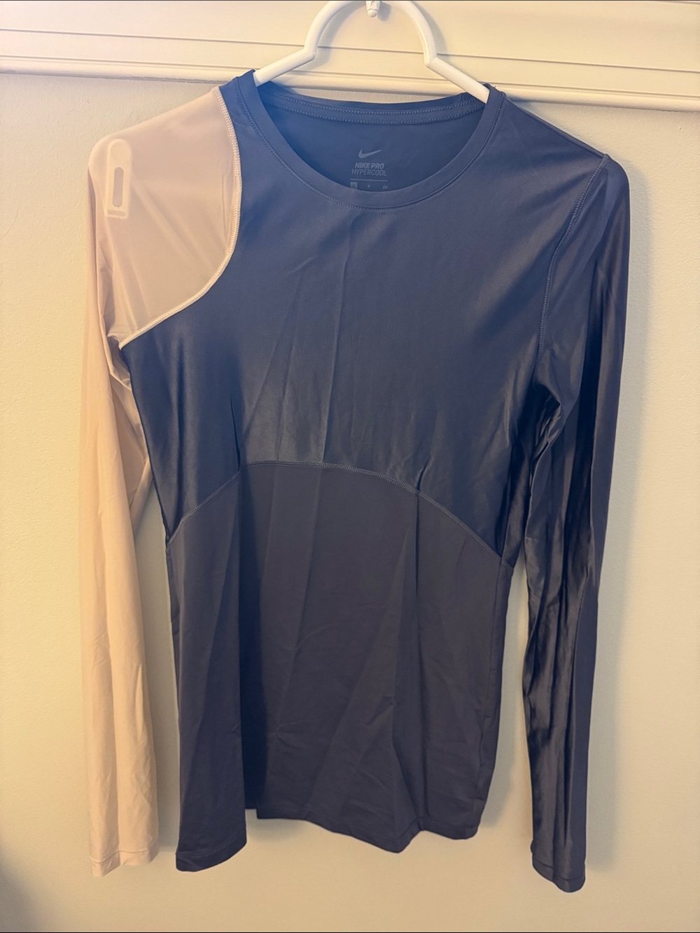 Nike Women’s Long-Sleeve Colorblock Performance Top - Navy & Cream